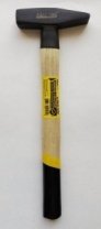 Молоток 300г, деревянная ручка, кованый (защит. манжета) MaxiTool